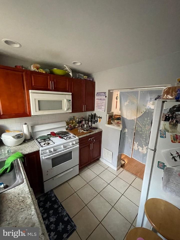 2053 Sigel St - Photo 4 of 9