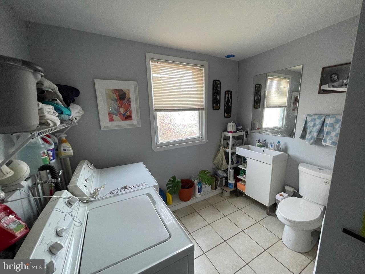 2053 Sigel St - Photo 5 of 9