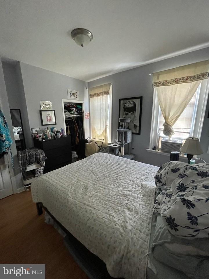 2053 Sigel St - Photo 7 of 9