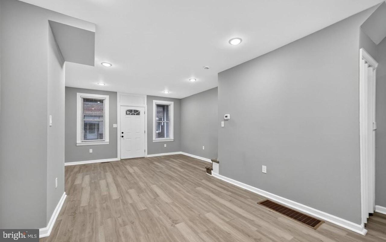 1333 S Newkirk St - Photo 3 of 15