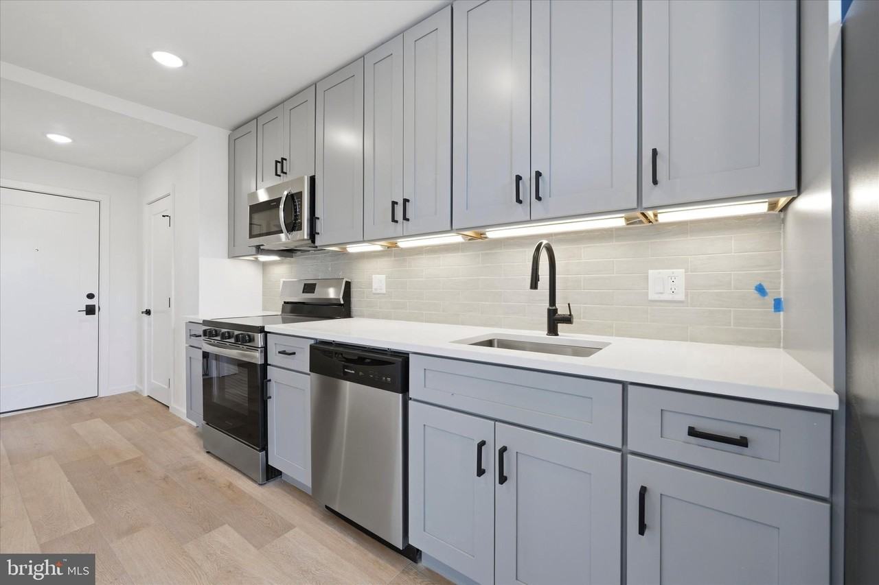 627 N 16th St #301 - Photo 2 of 9