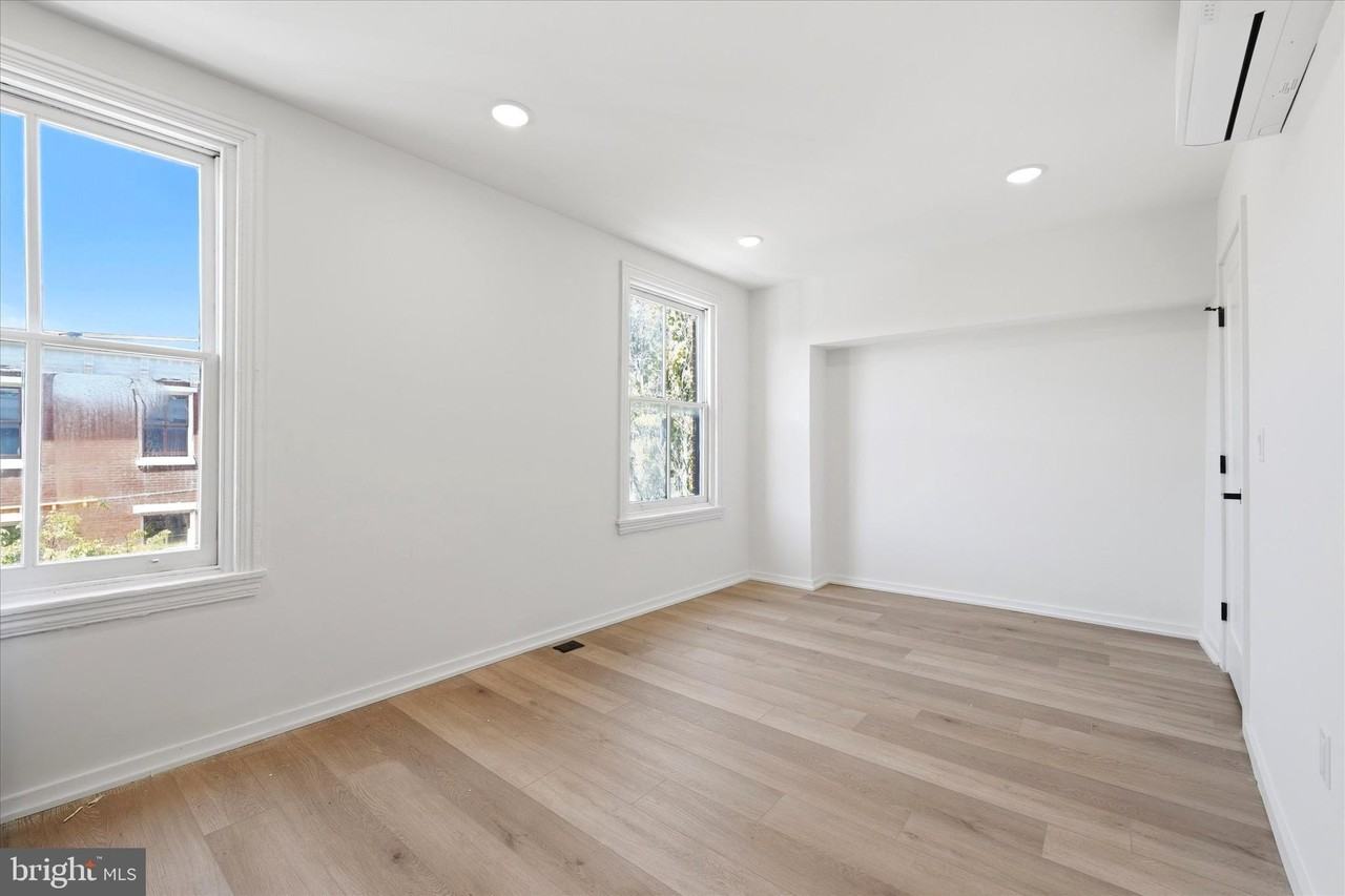 627 N 16th St #301 - Photo 5 of 9