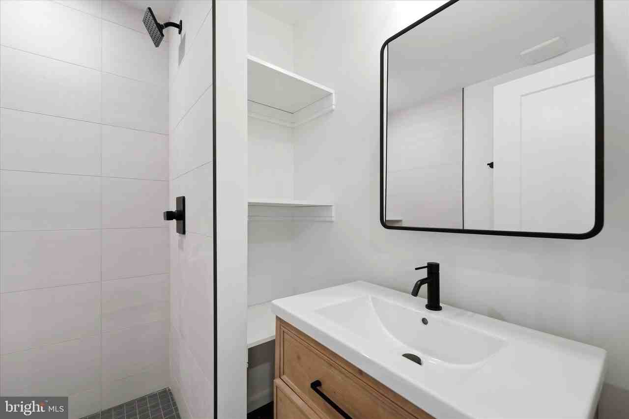 627 N 16th St #301 - Photo 6 of 9