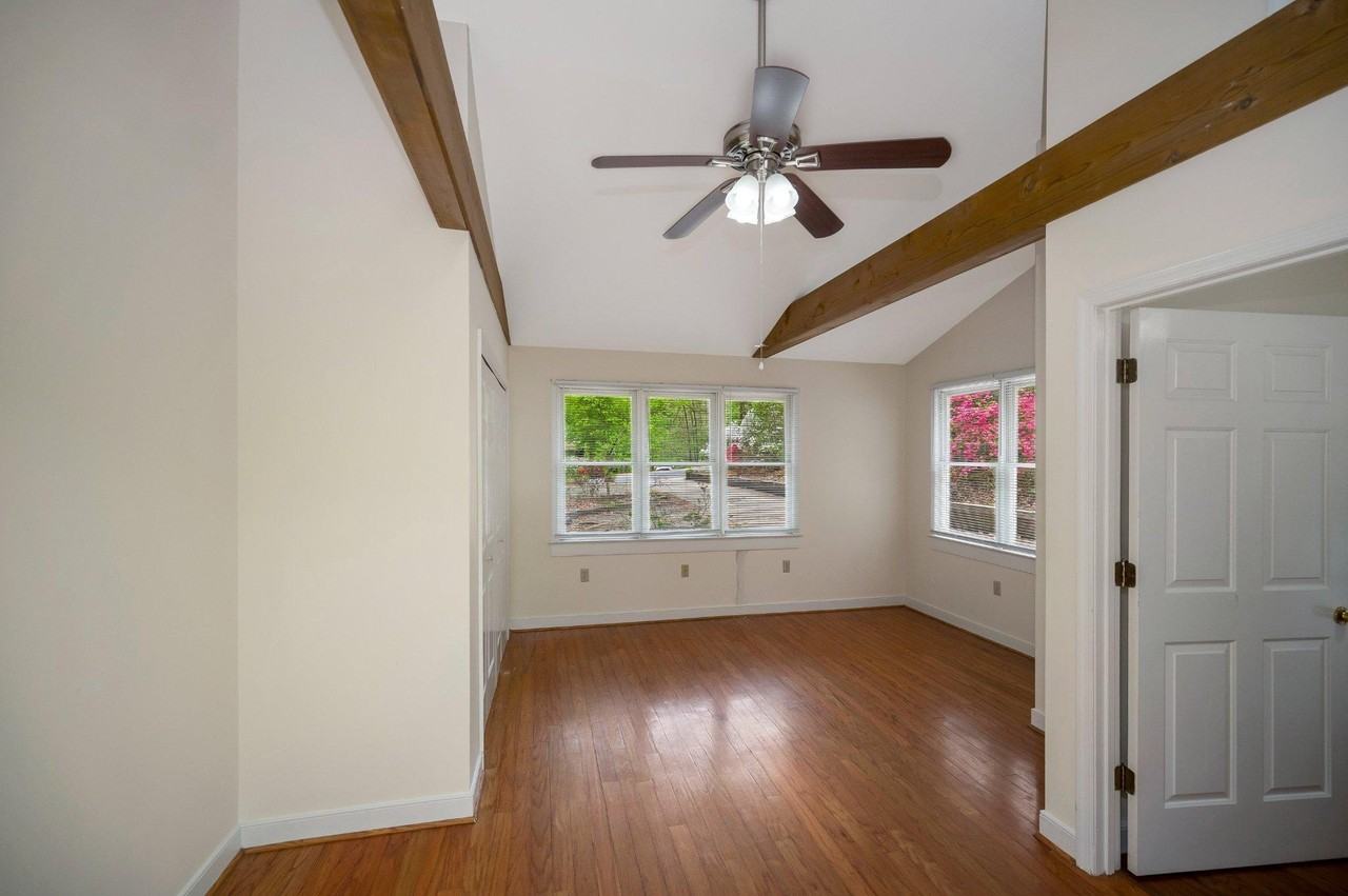130 Springwood Dr - Photo 5 of 39