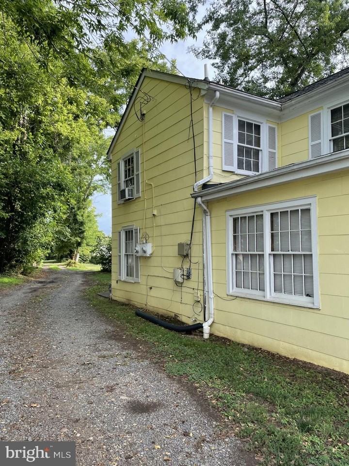 627 Wolfe St #B - Photo 2 of 13