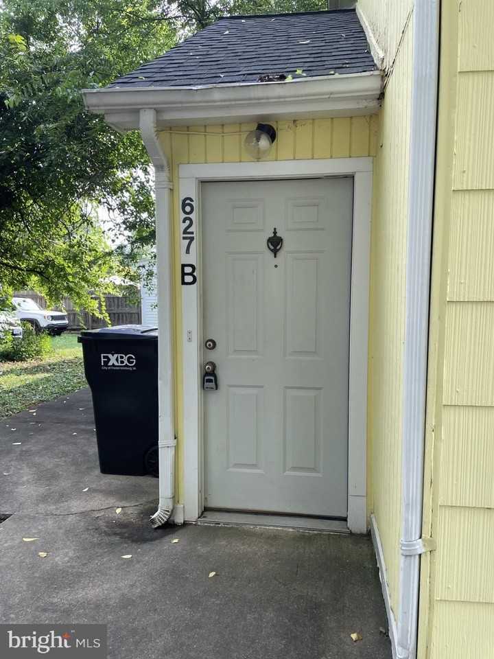 627 Wolfe St #B - Photo 3 of 13