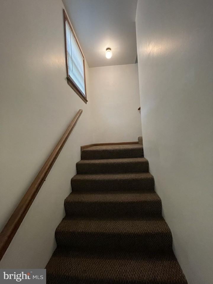 627 Wolfe St #B - Photo 4 of 13