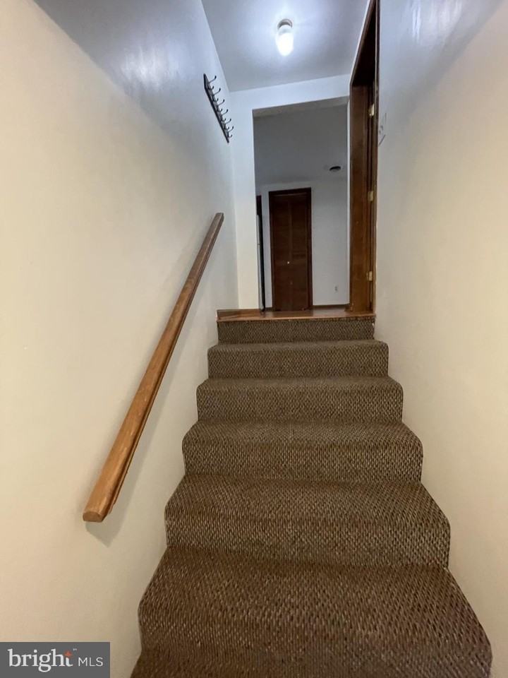 627 Wolfe St #B - Photo 5 of 13