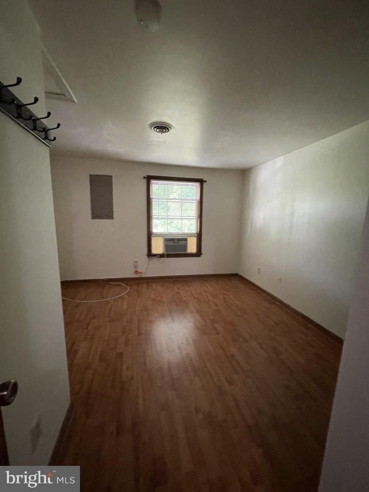 627 Wolfe St #B - Photo 6 of 13