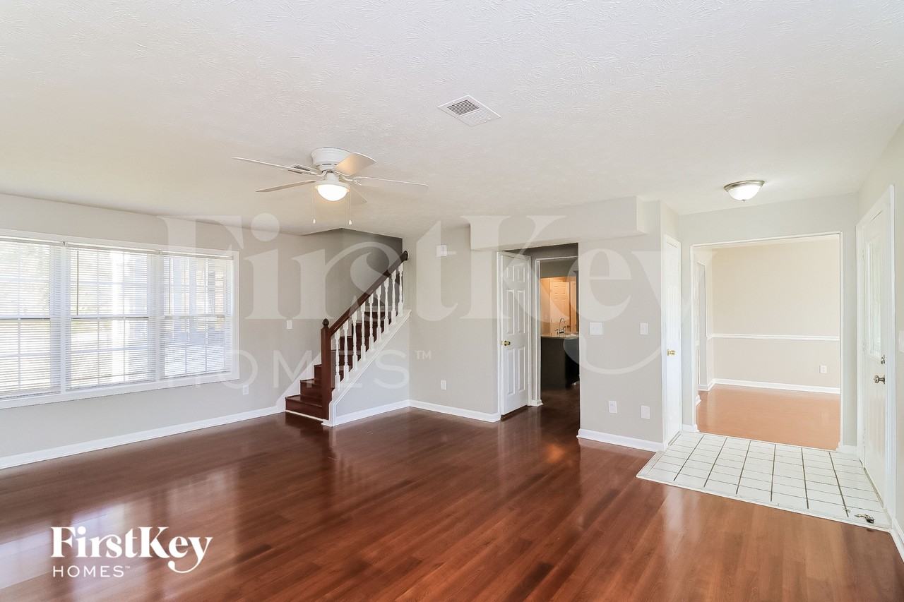 3583 Saddlebrook Dr - Photo 4 of 16