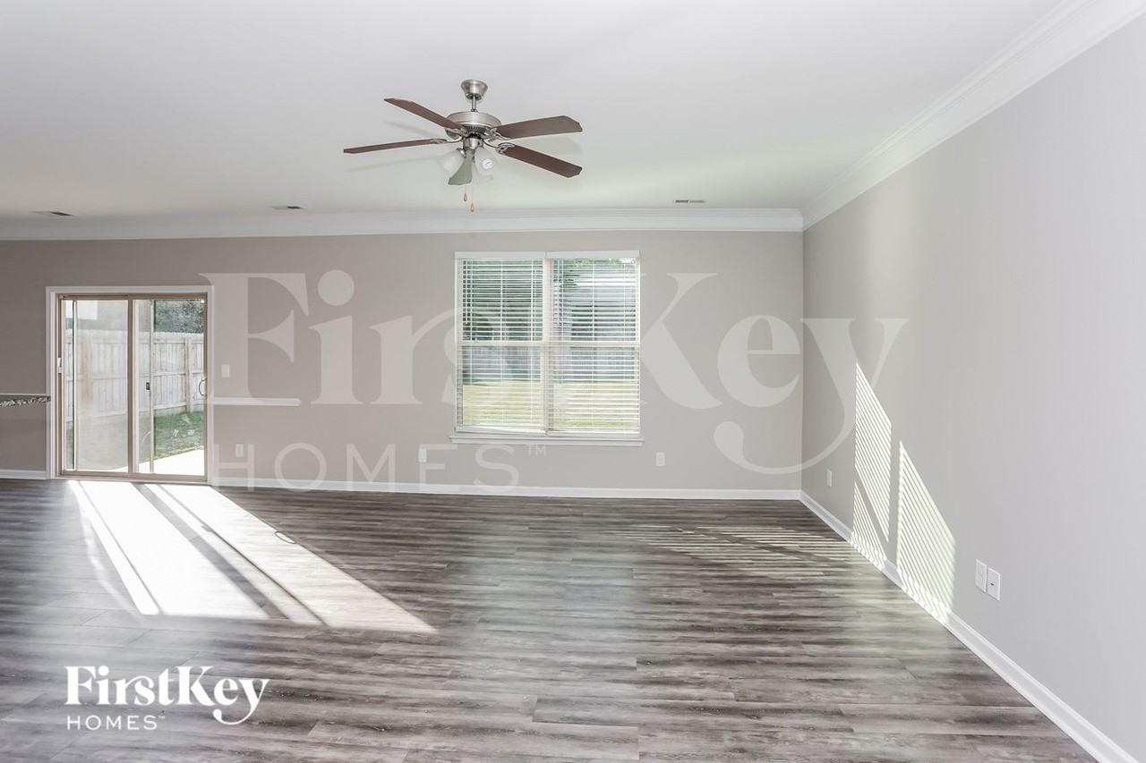 1013 Alder Ridge Ln - Photo 4 of 15