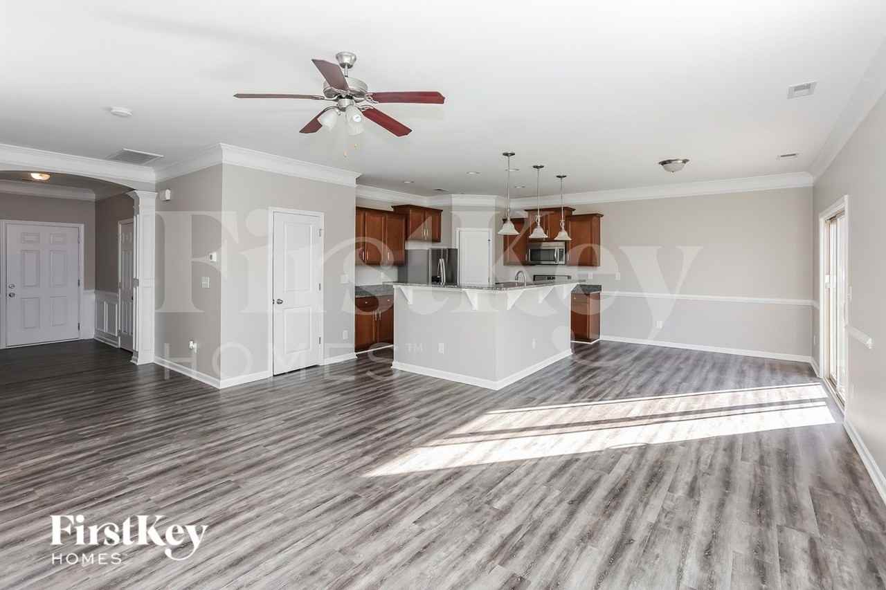 1013 Alder Ridge Ln - Photo 5 of 15