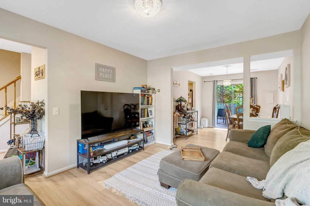 14831 Basingstoke Loop - Photo 4 of 40