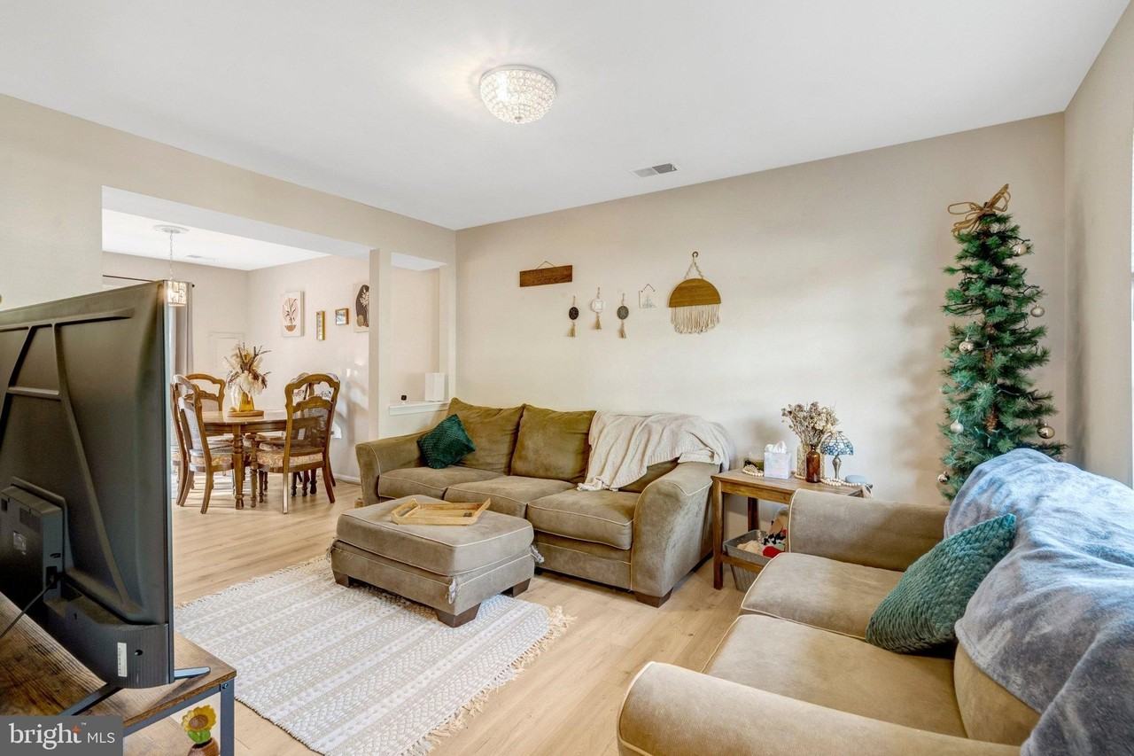 14831 Basingstoke Loop - Photo 5 of 40