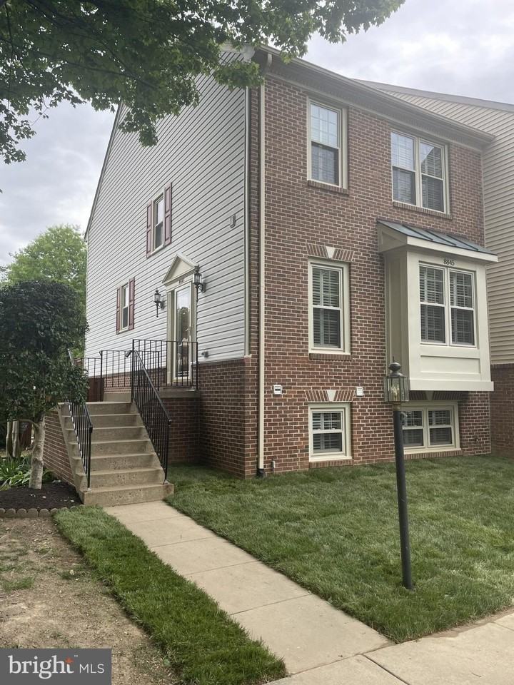 8845 Eagle Rock Ln - Photo 2 of 44