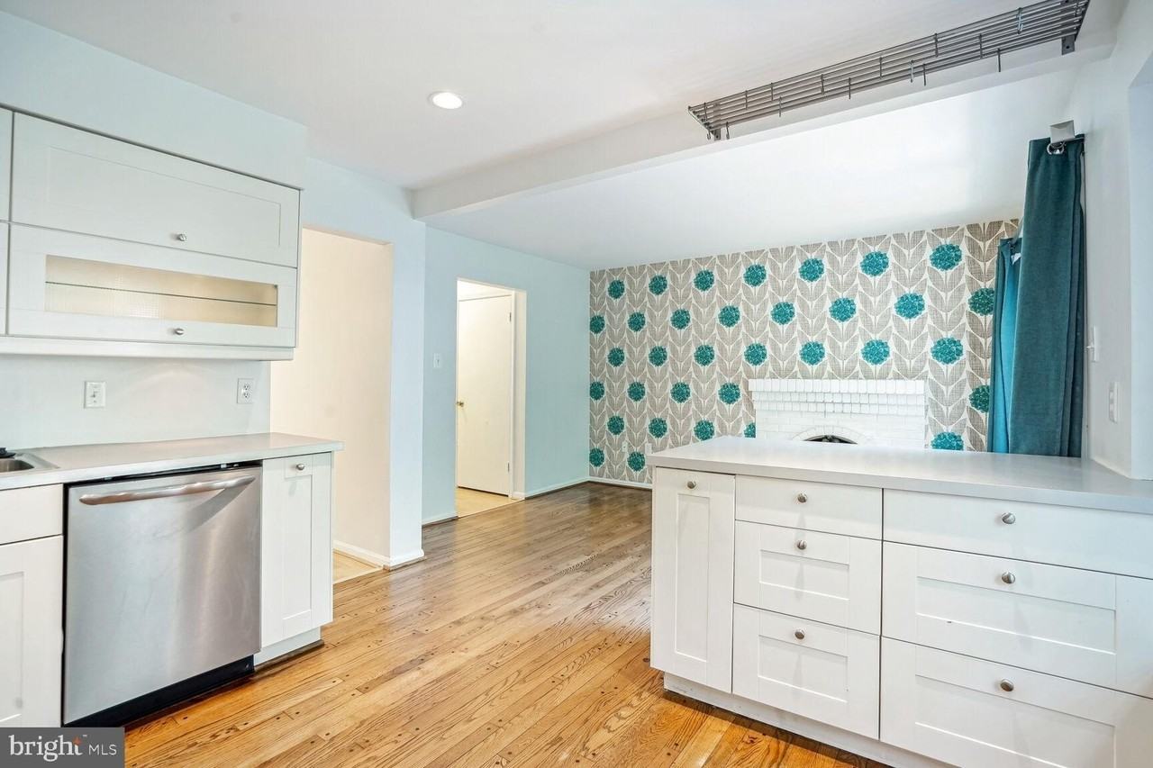 9909 Hemlock Woods Ln - Photo 6 of 31