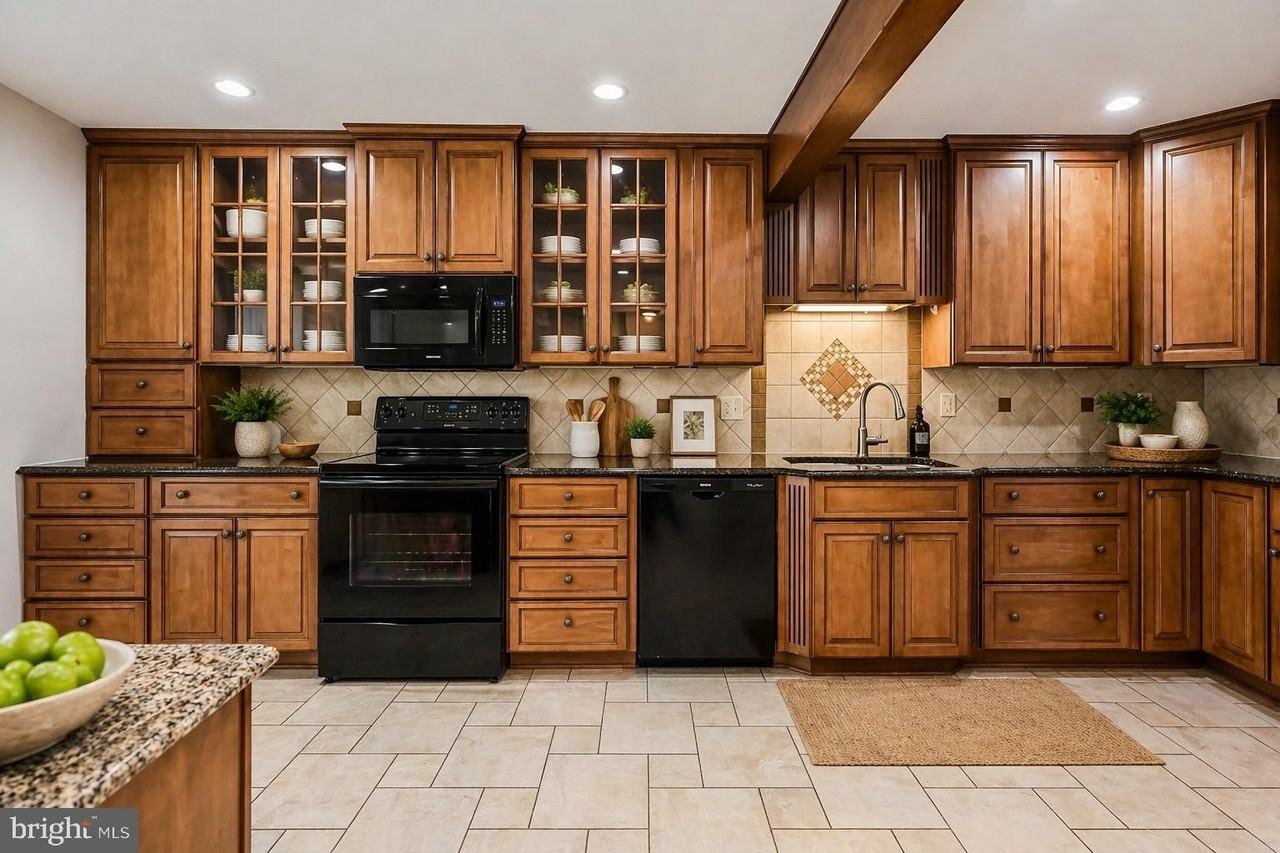 9929 Hemlock Woods Ln - Photo 4 of 50