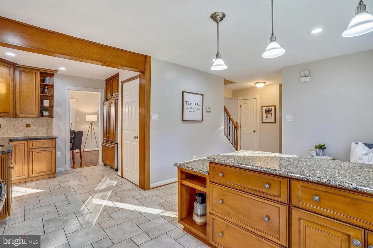 9929 Hemlock Woods Ln - Photo 7 of 50