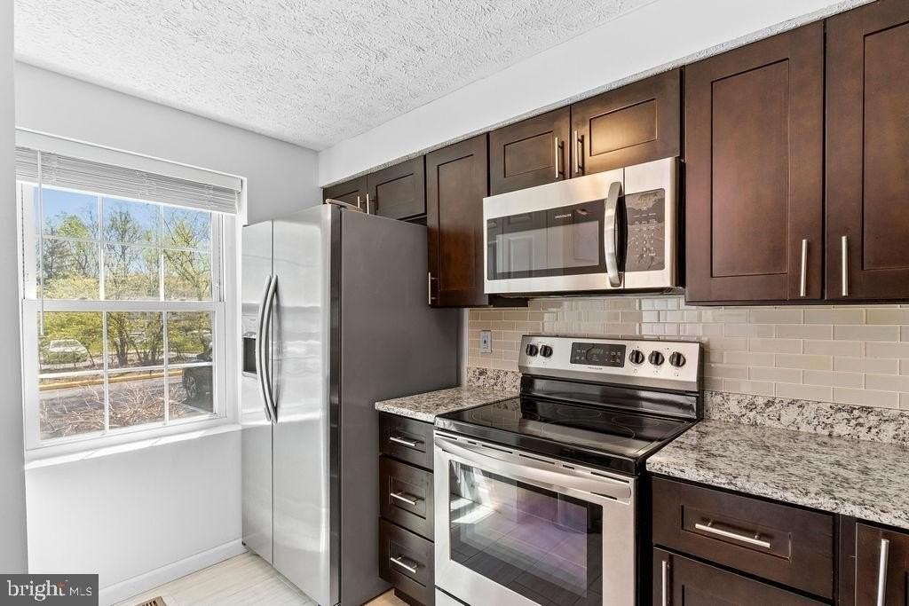 8094 Grandview Ct - Photo 5 of 26