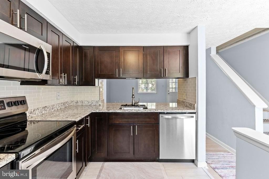 8094 Grandview Ct - Photo 6 of 26