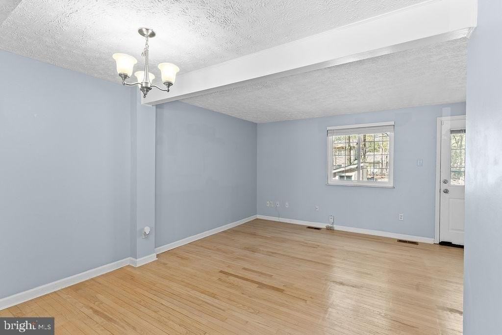 8094 Grandview Ct - Photo 7 of 26