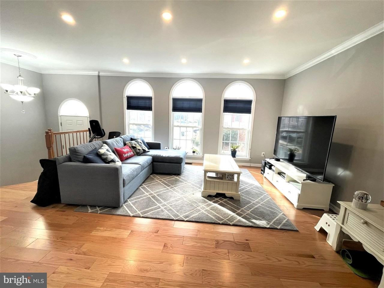 4513 Monmouth St - Photo 2 of 45