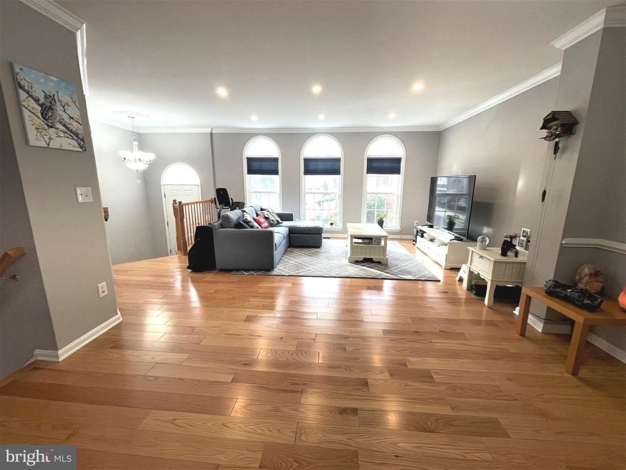 4513 Monmouth St - Photo 3 of 45