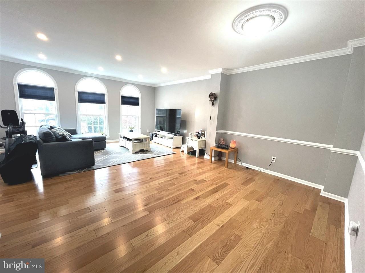 4513 Monmouth St - Photo 7 of 45