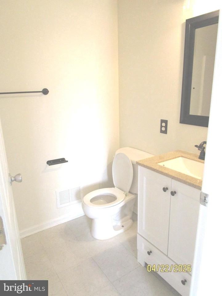 540 Thompson St - Photo 3 of 25