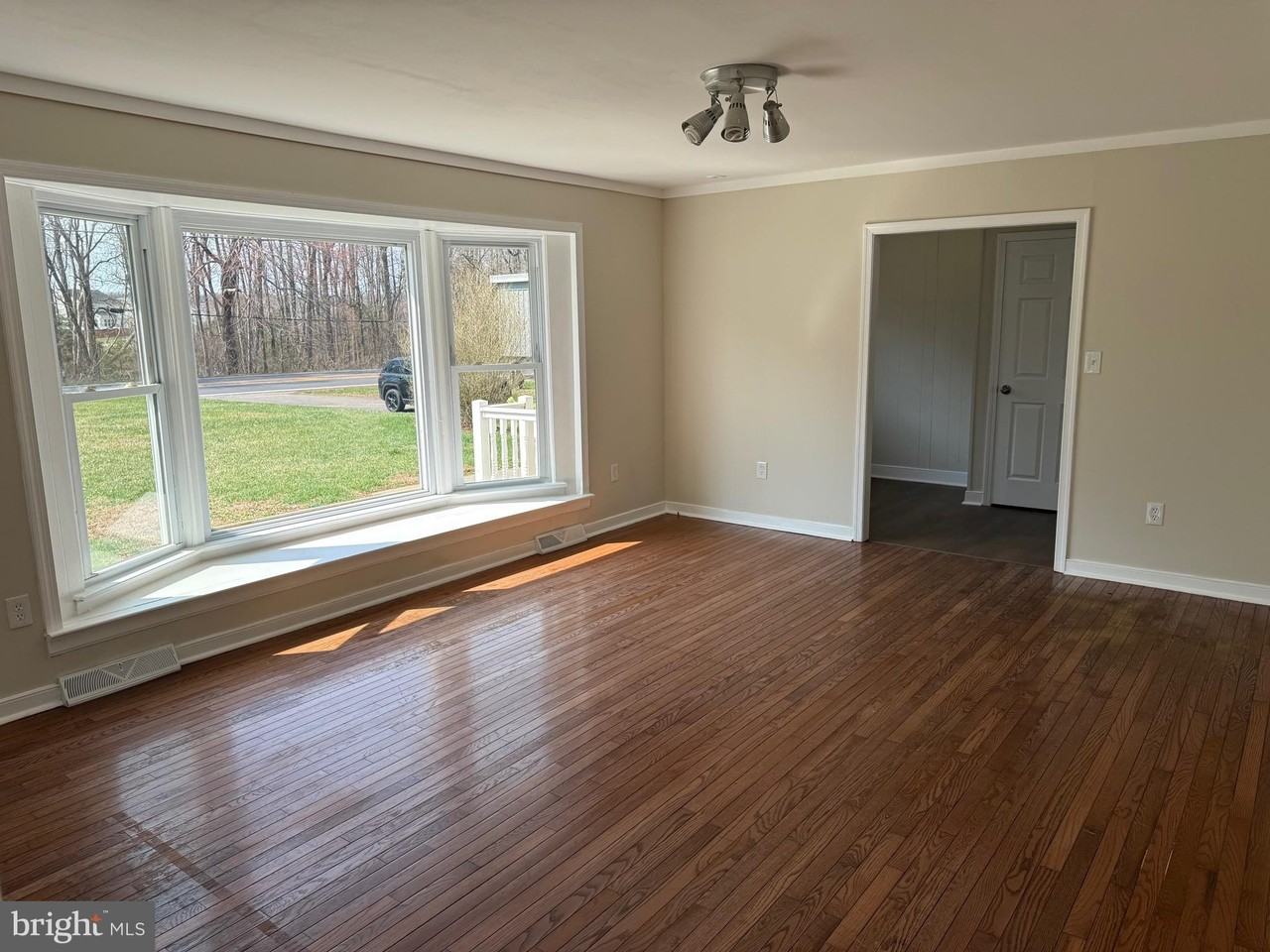 10421 Tidewater Trl - Photo 3 of 21