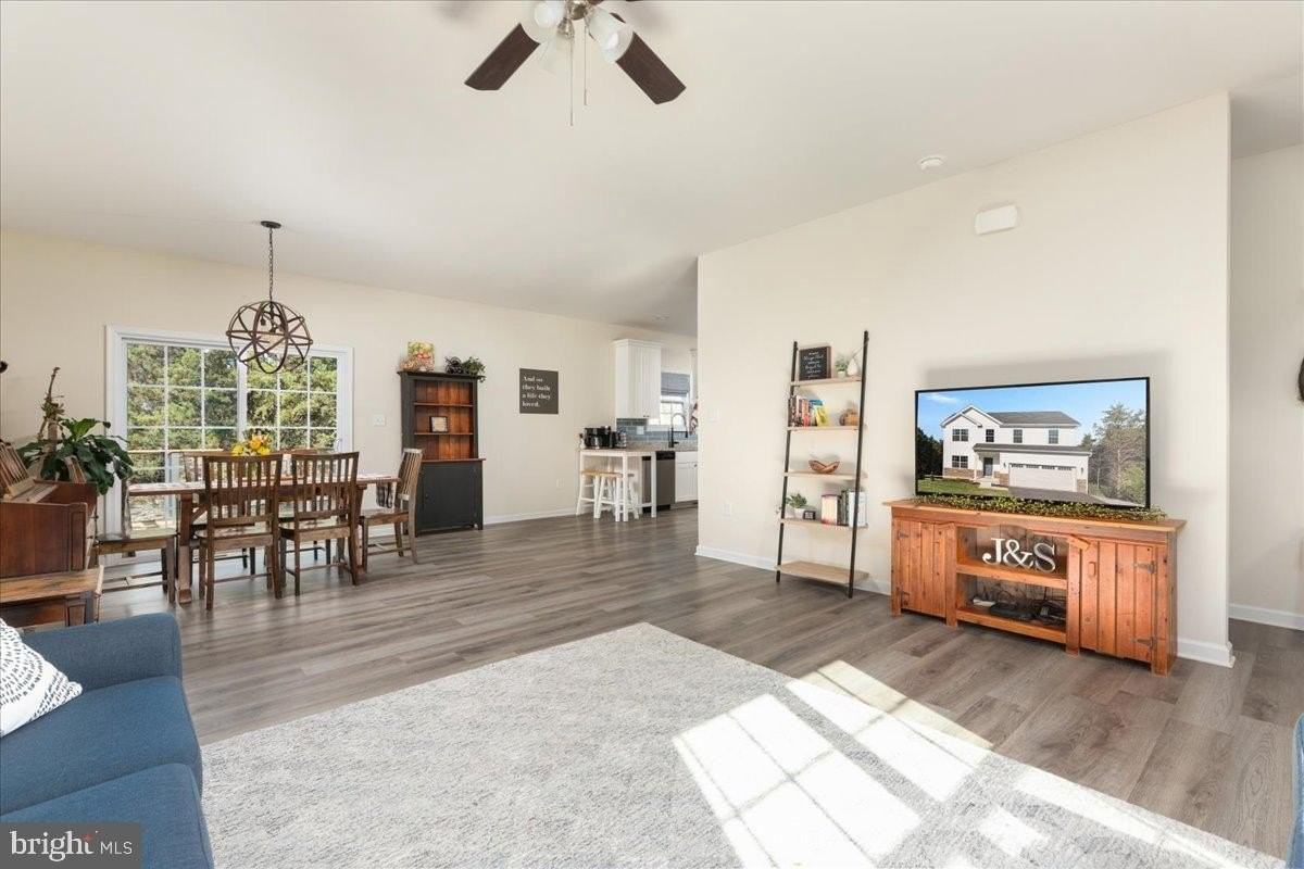 321 Whispering Echos Dr - Photo 4 of 38