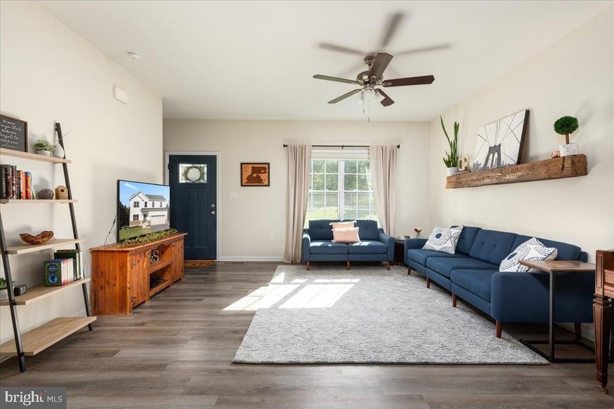 321 Whispering Echos Dr - Photo 5 of 38