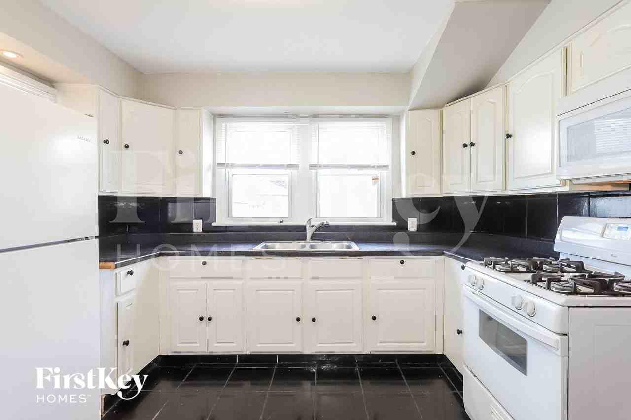 7803 Central Ave - Photo 5 of 15