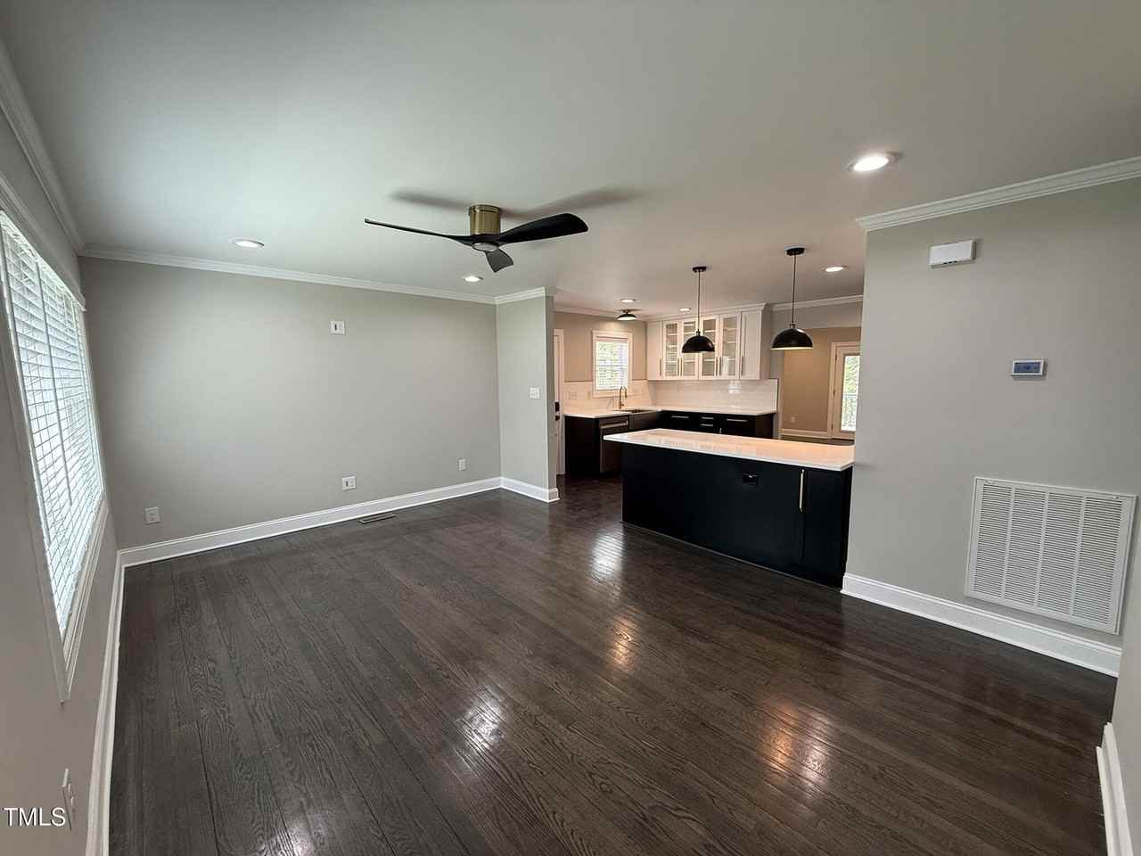 215 Walnut St - Photo 5 of 33