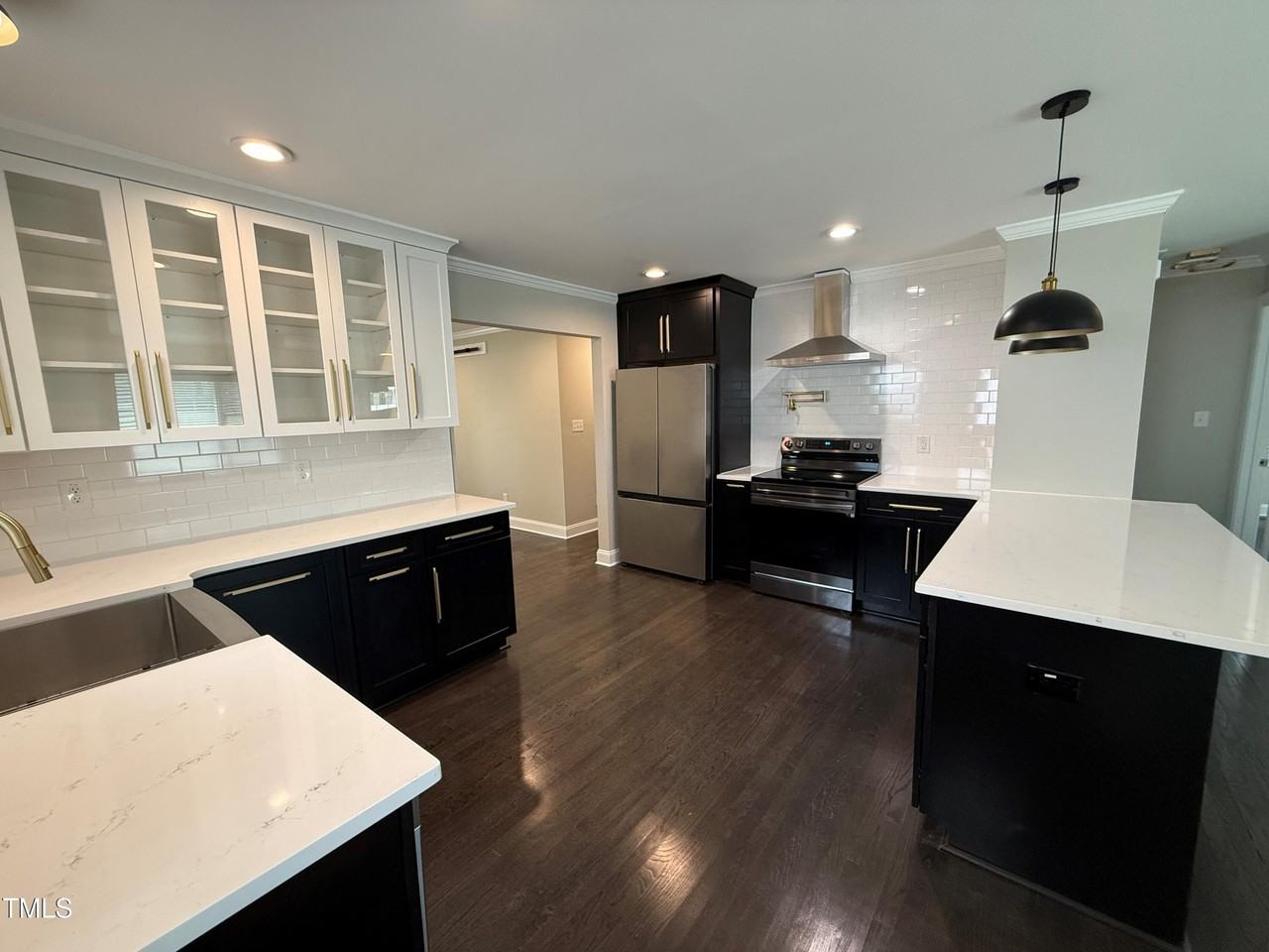 215 Walnut St - Photo 7 of 33