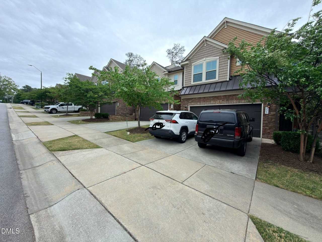 735 Lampwick Ln - Photo 2 of 27