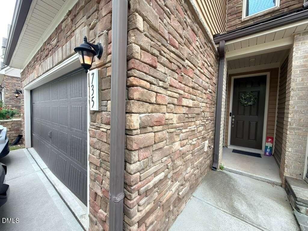 735 Lampwick Ln - Photo 3 of 27