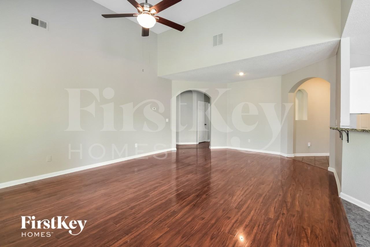 7298 Hunters Horn Dr - Photo 5 of 19