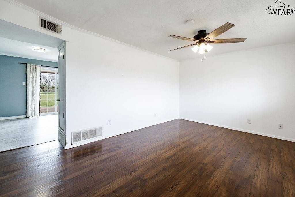 4024 Hooper Dr - Photo 3 of 34