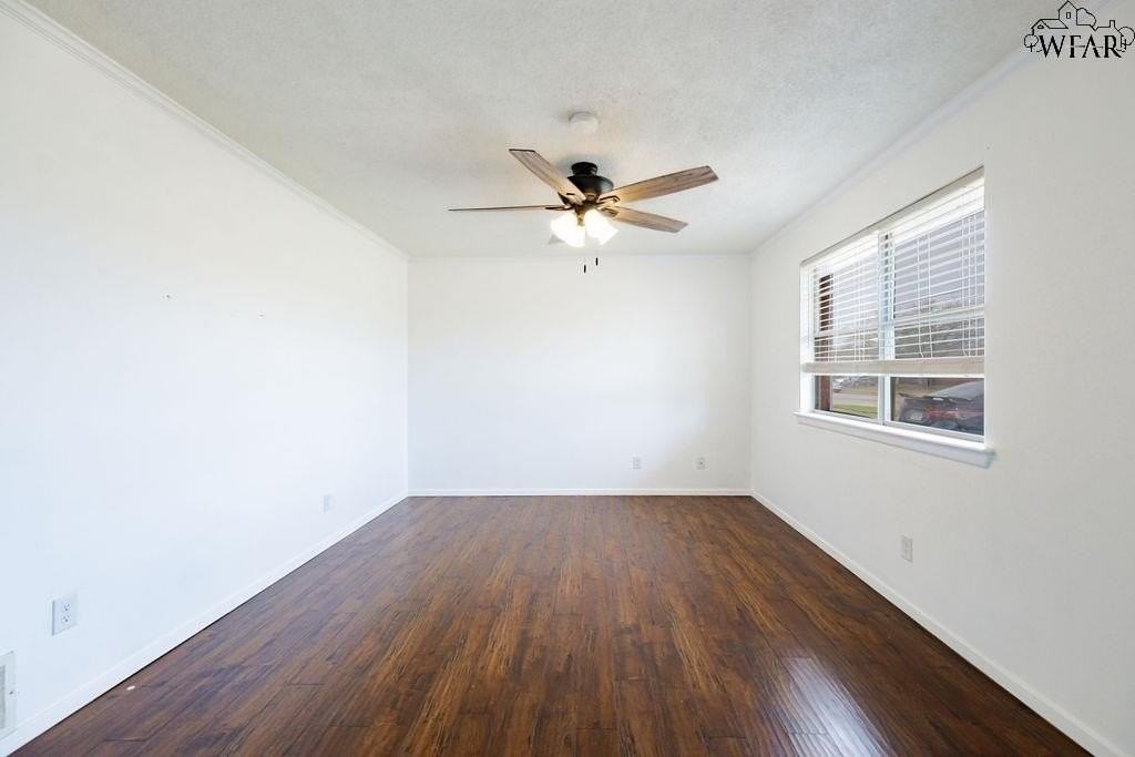 4024 Hooper Dr - Photo 5 of 34