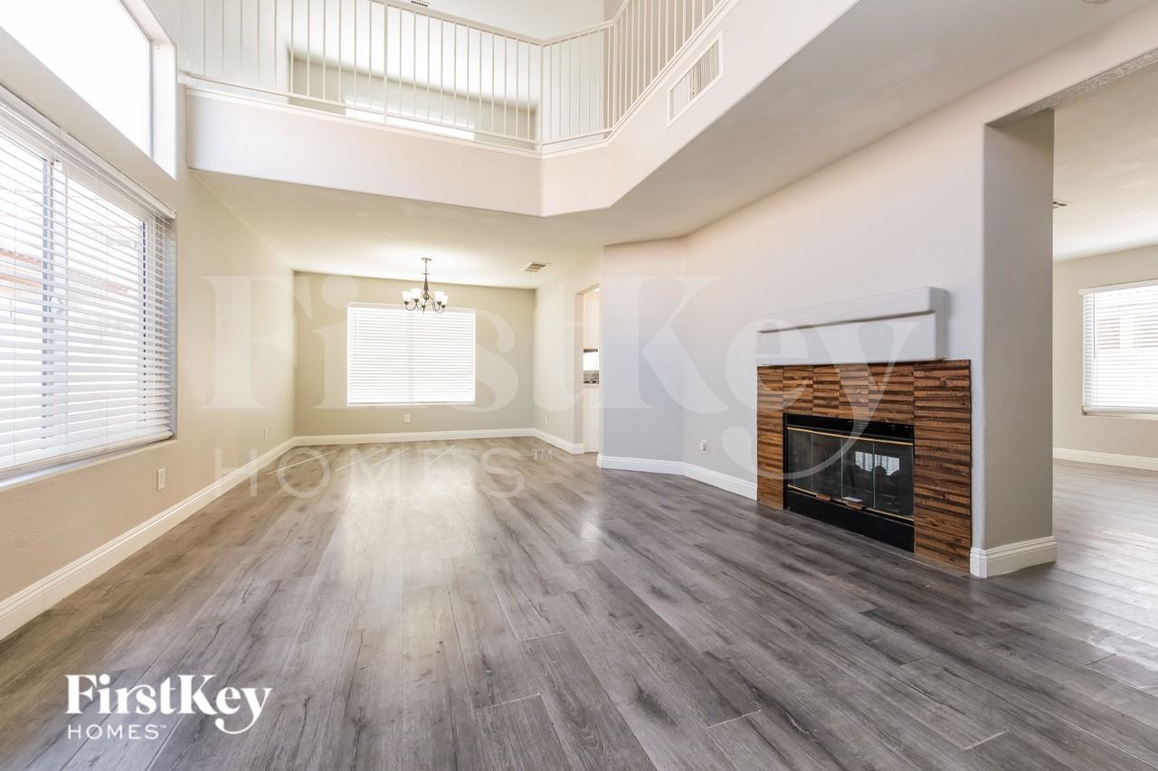 5620 Royal Castle Ln - Photo 2 of 19