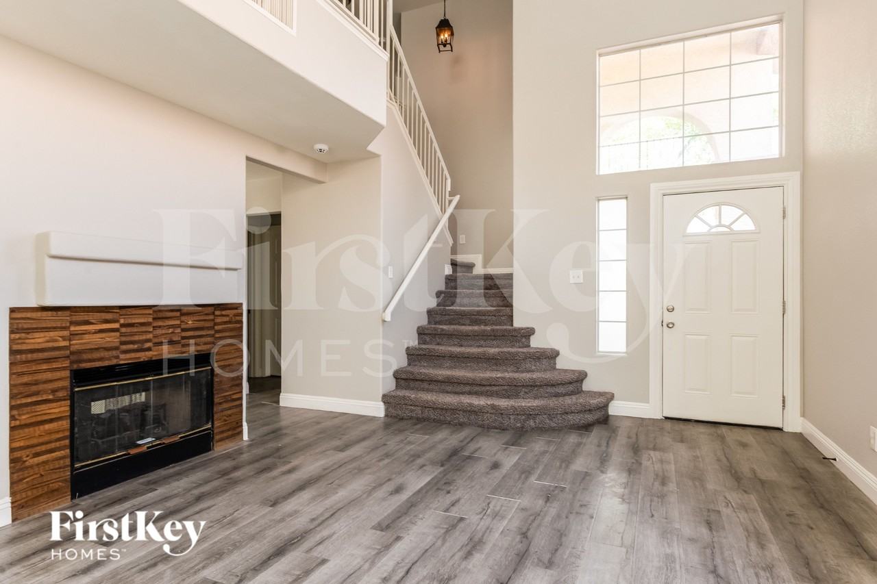 5620 Royal Castle Ln - Photo 3 of 19