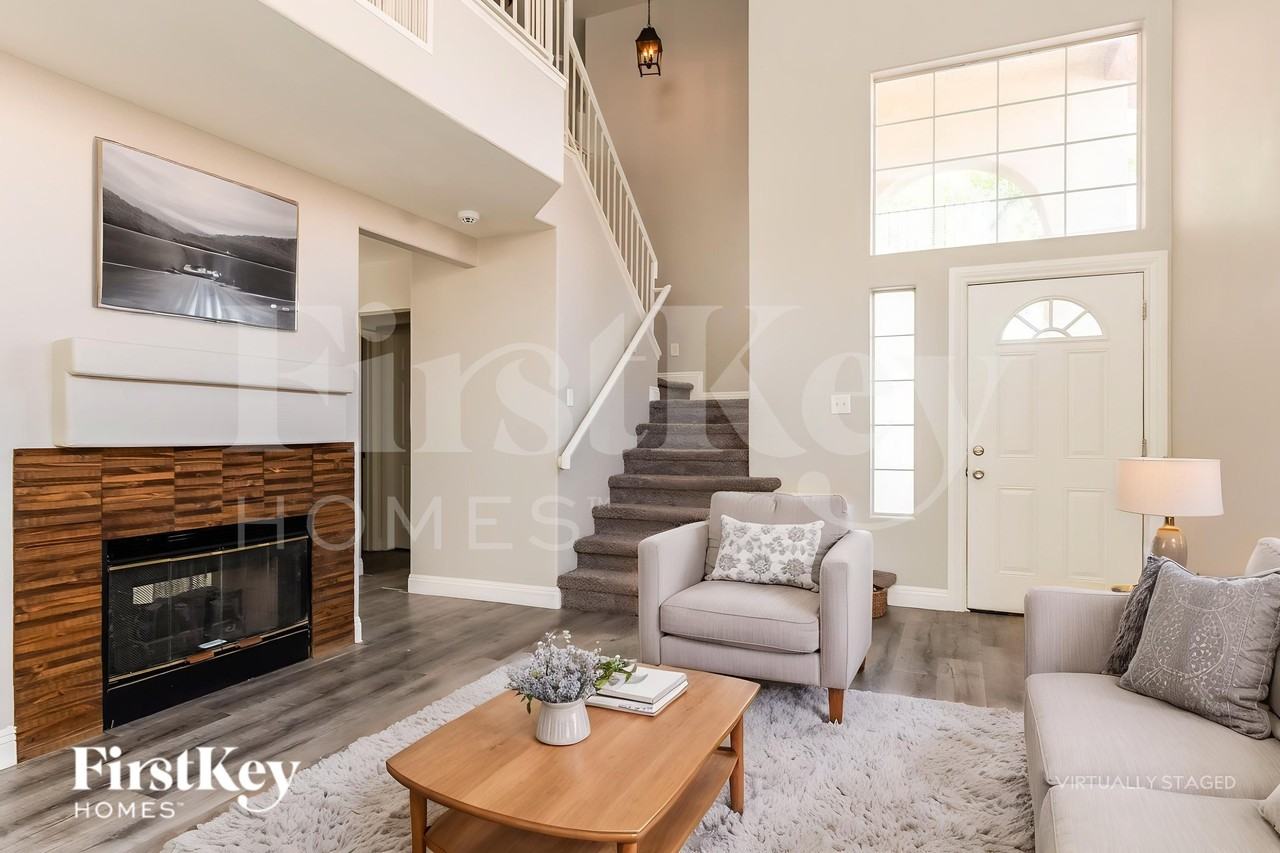 5620 Royal Castle Ln - Photo 4 of 19