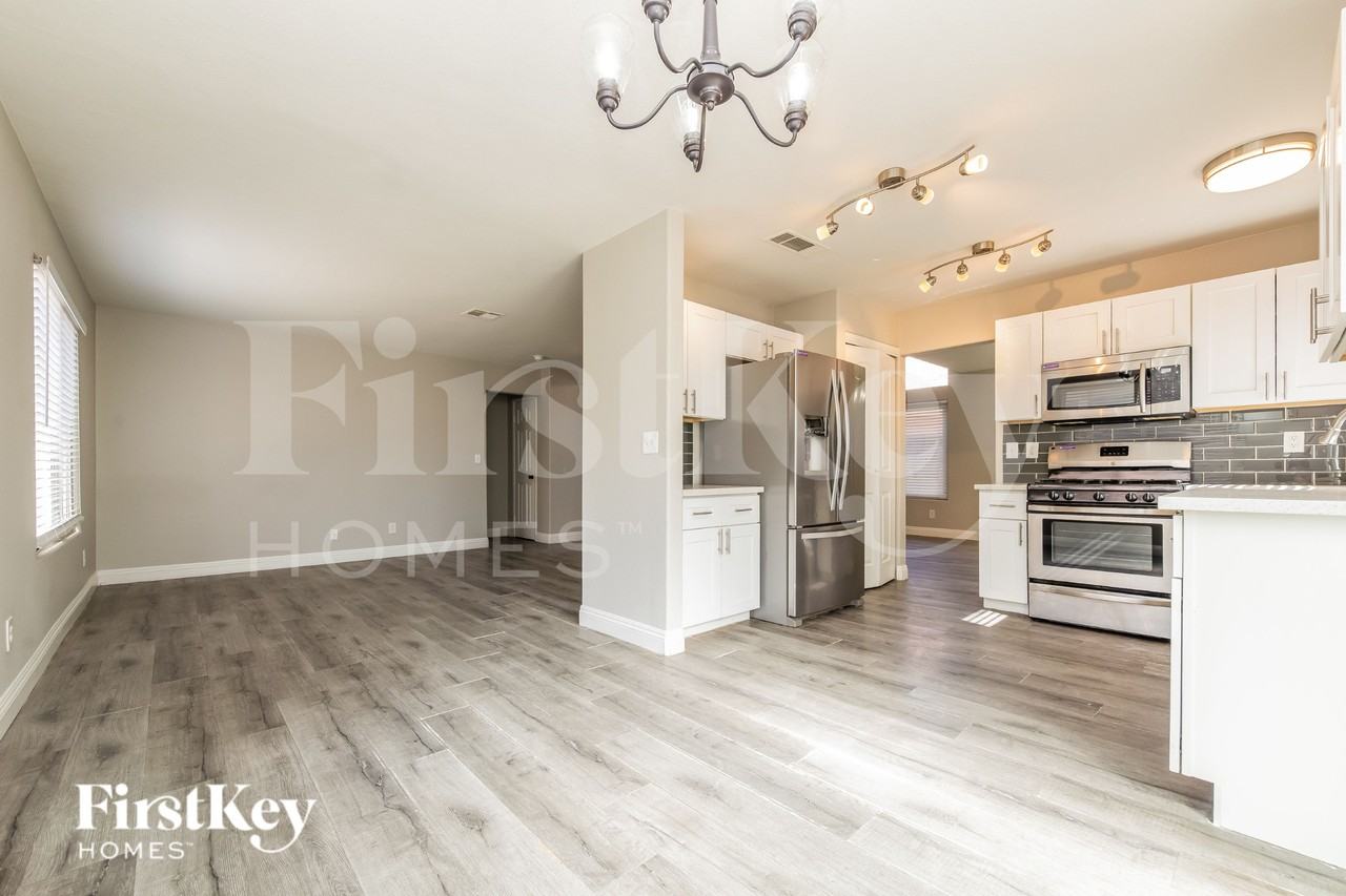 5620 Royal Castle Ln - Photo 5 of 19