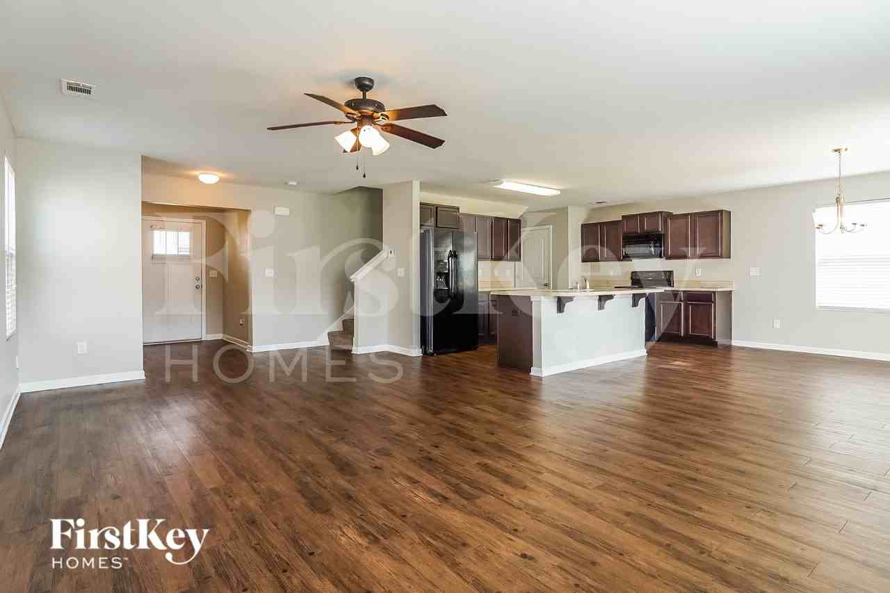 4778 Woodford Cir - Photo 3 of 16