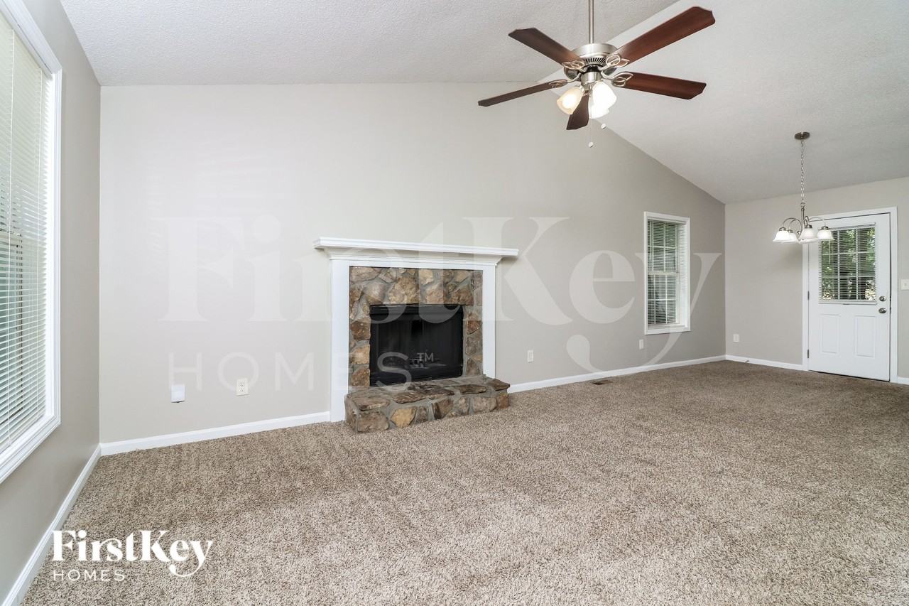4670 Ewing Rd - Photo 3 of 18