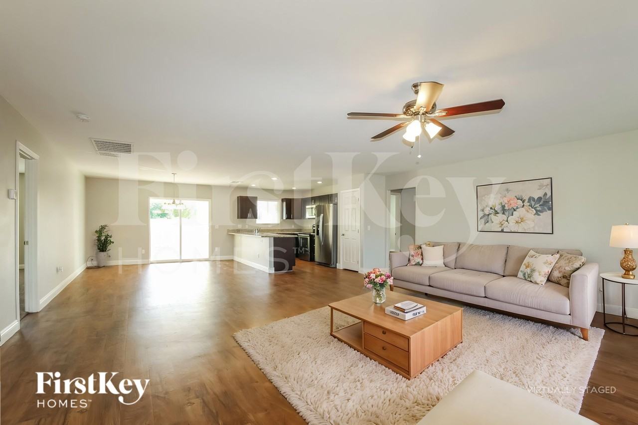 4243 W Bluefield Ave - Photo 4 of 18