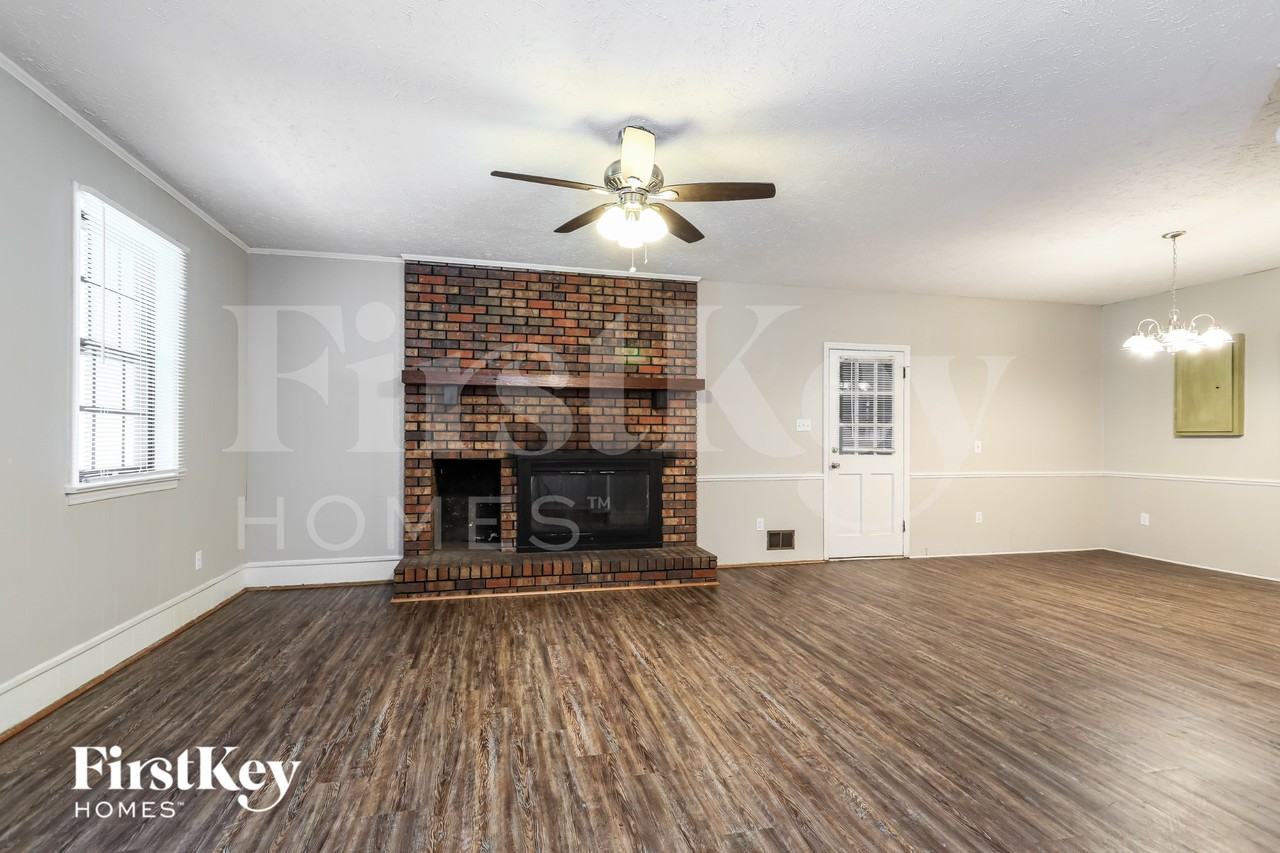 3704 Newport Dr - Photo 3 of 16