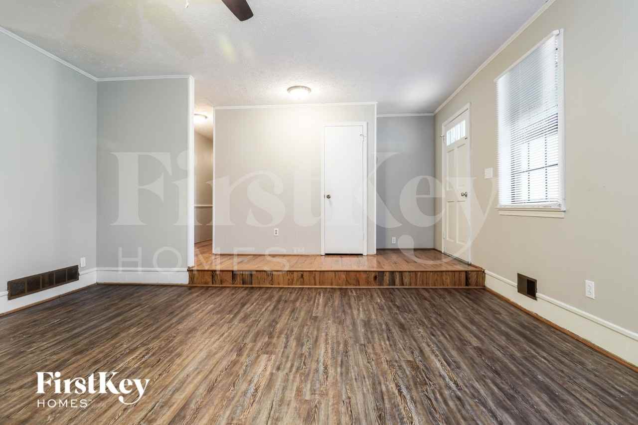 3704 Newport Dr - Photo 4 of 16