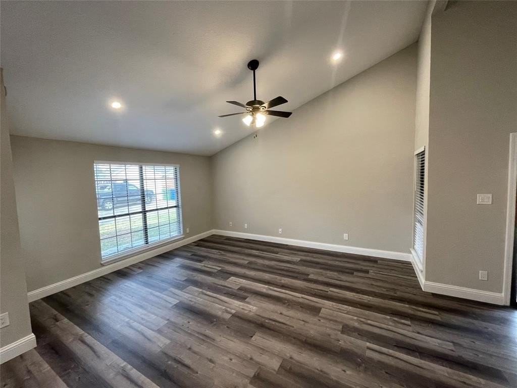 4430 Jenkins St - Photo 5 of 40